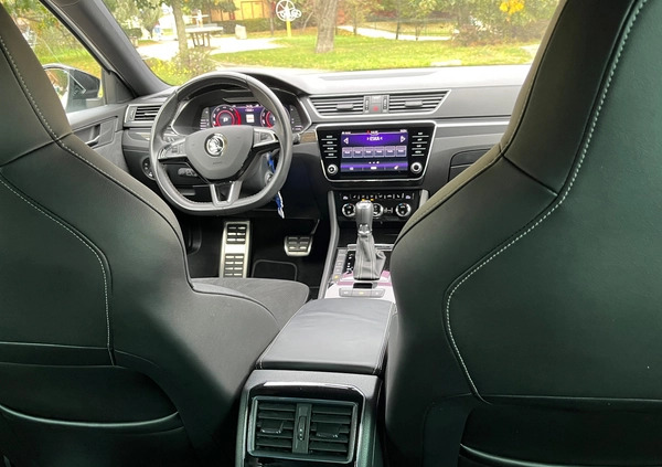 Skoda Superb cena 99999 przebieg: 143000, rok produkcji 2019 z Gdynia małe 56